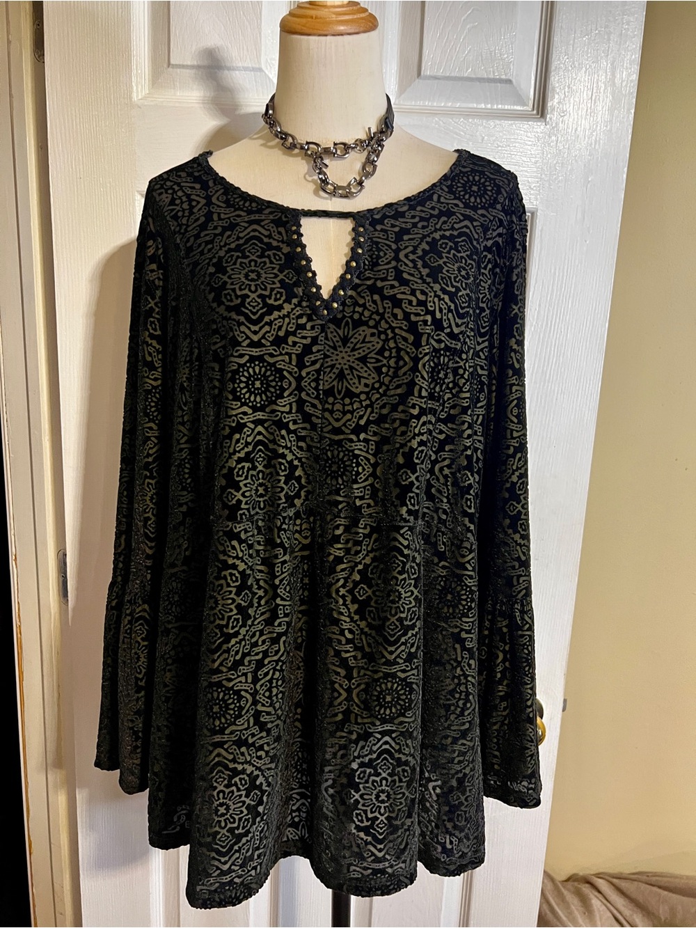 Style & Co Woman Black Khaki Velvet Burnout Beaded Bell Sleeve Boho Tunic Top 2X